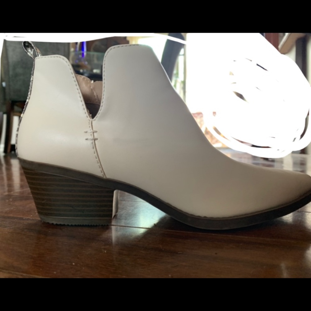 White pointed toe ankle boots/booties